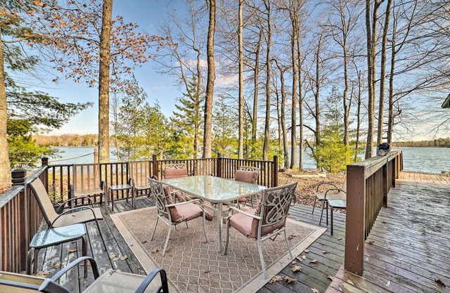 Secluded Lost Lake Cottage w/Spacious Loft!
