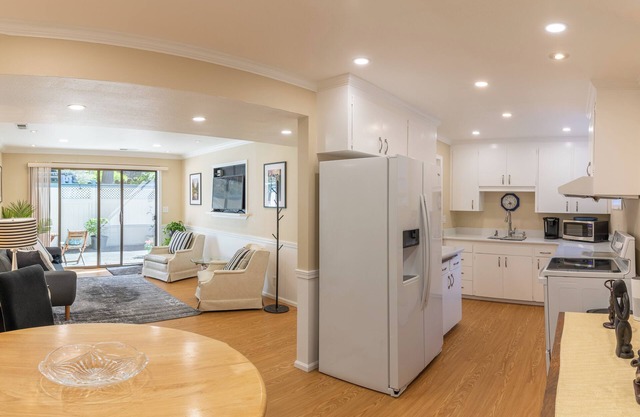 Secluded Private Suite in Bridle Trails – Near Major Tech & 25 Min to Seattle