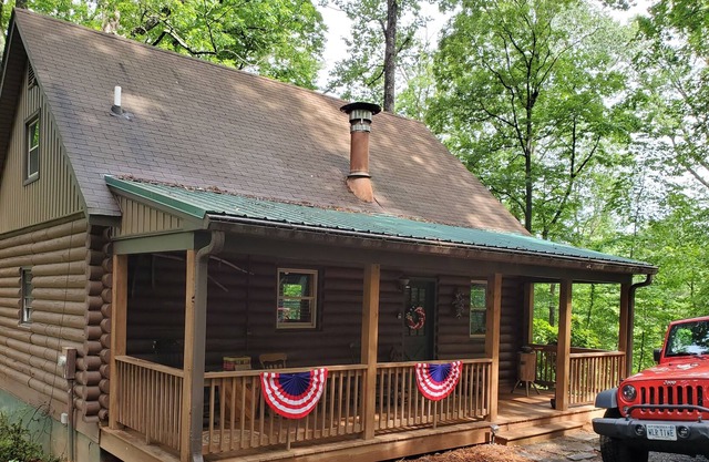 Secluded Quiet 3 Bedroom 2.5 Bath Cabin Mins to Lynchburg / Amherst
