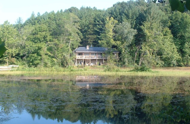 Secluded Stone Housen50 ' deck overlooking Beaver Lake on Ozark Mushroom Farm!