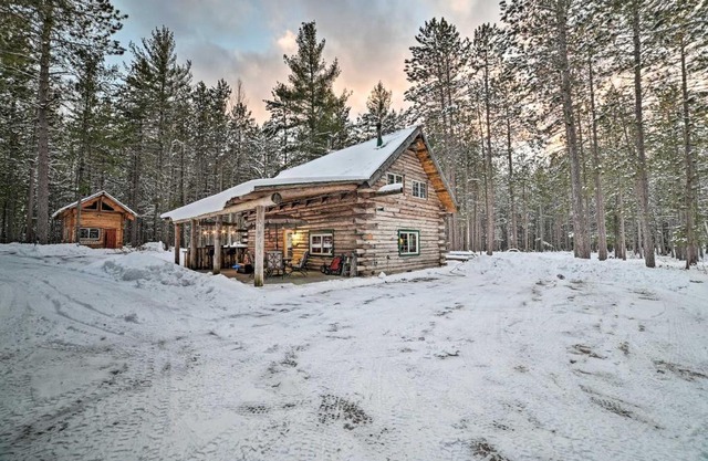 Secluded Vanderbilt Cabin, 9 Mi to Treetops!