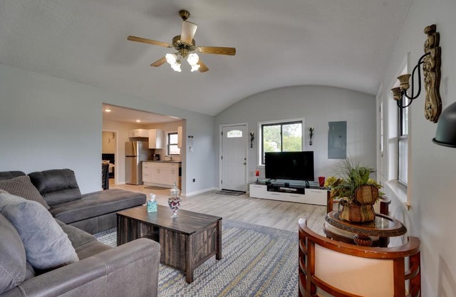 Second-Floor Harveys Lake Apartment with Deck!