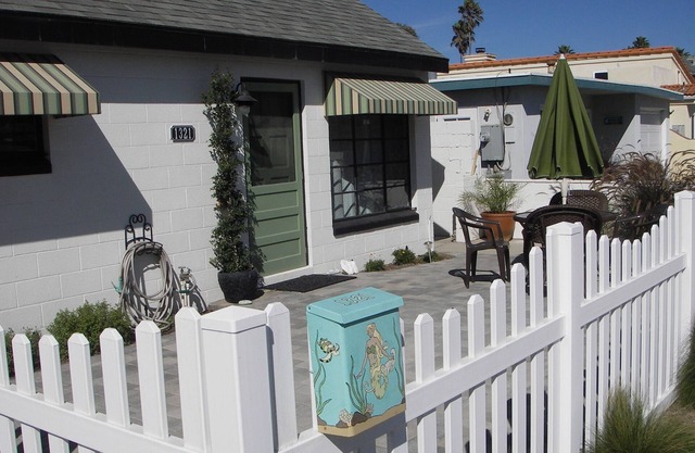 Seconds To The Beach, View From Deck, Sleeps 8 or 10 w/Guest House