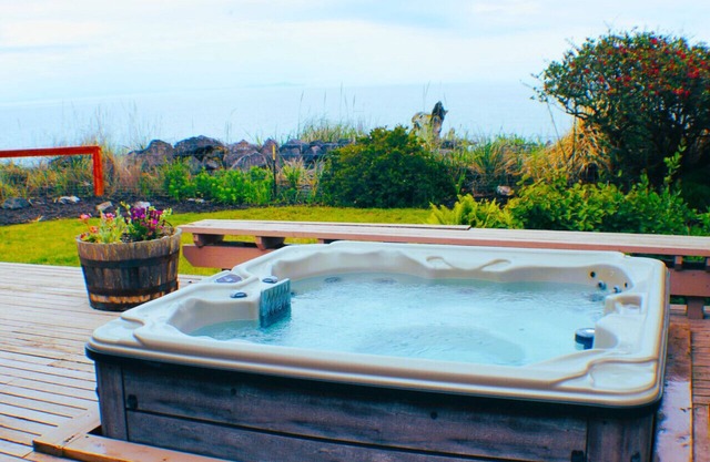 Secret Garden - Fabulous views of the Strait from the beach in Dungeness