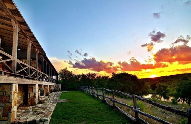 Selah Springs Ranch- Large Family Reunion/Retreat Ranch on the River- Sleeps 60