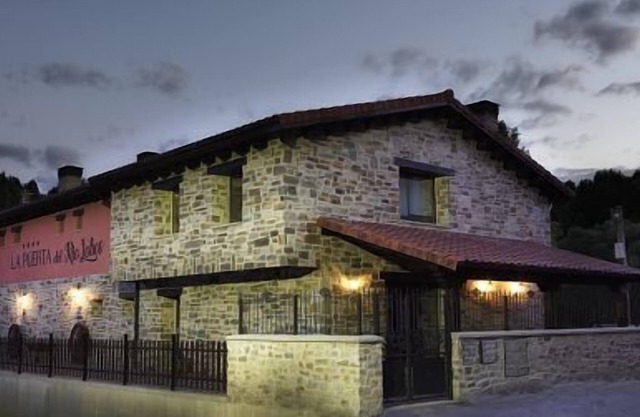 Self catering La Puerta del Rio Lobos for 10 people