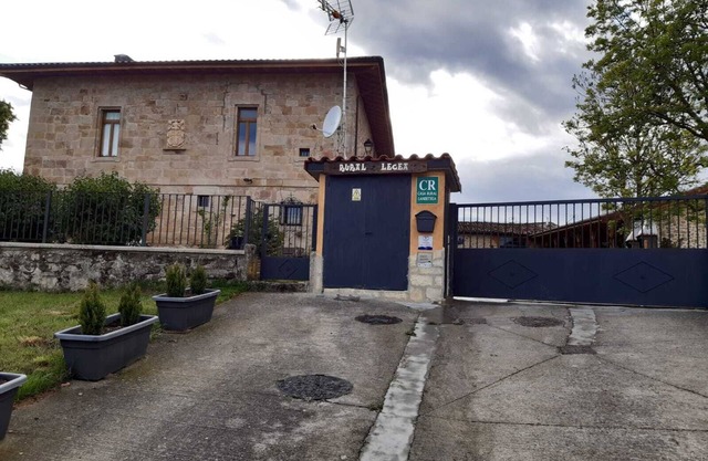 Self catering Lecea y Alianzas for 13 people