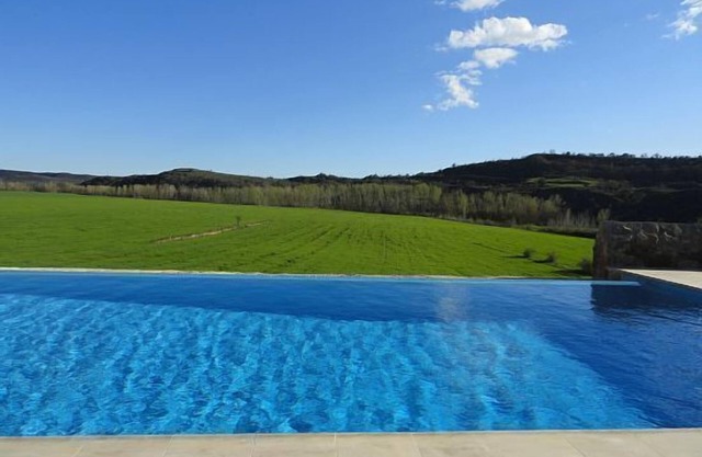 Self catering cottage La Torra de Ribelles for 15 people