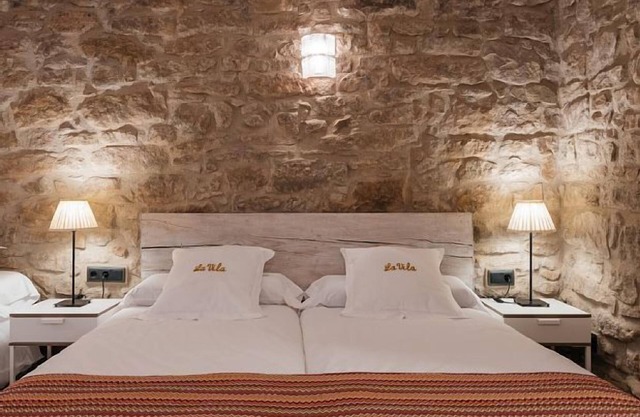 Self catering La Vila D'Argençola for 8 people
