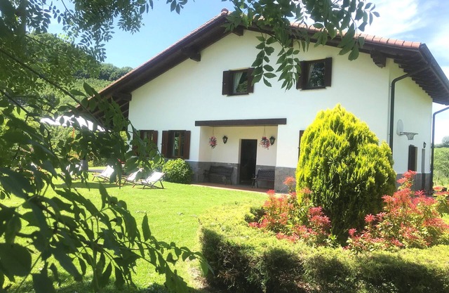 Self catering Etxaburu for 8 people