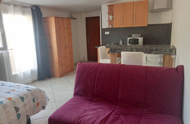 Self-catering accommodation (studio) 30 min from Paris, Melun Gare