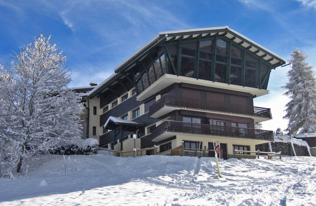 Self catering ski-in/ski-out Studio Marg - right on Chavannes piste in Les Gets