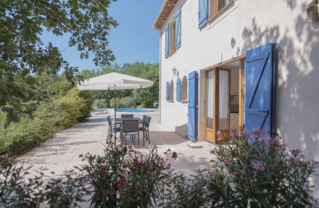 Self-contained 2-bedroom apartment in beautiful Provencal villa