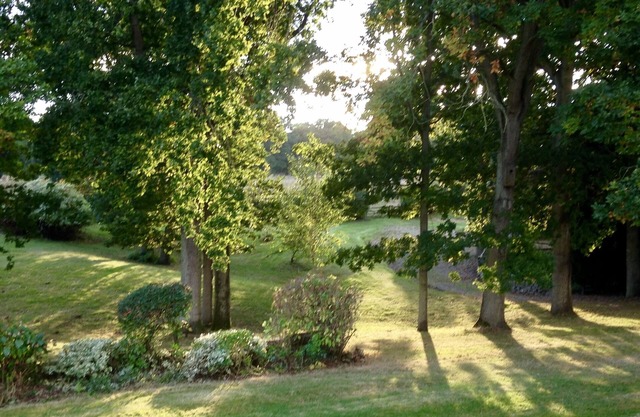 Self Contained stay, close to town & country, ample parking, beautiful grounds.