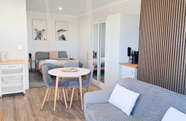 Self-Contained Studio in Kealy, Vasse – Private, Modern & Central- Vasse Apartment