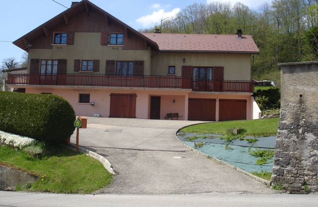 Semi-detached house with exceptional view -Gîte au coeur du village