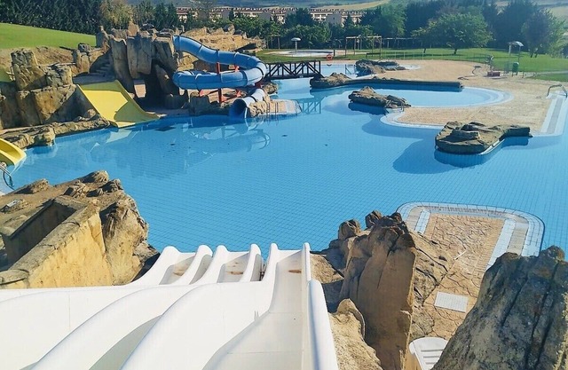 Semi-detached house 6Kms from Logroño, with breakfast and pool! In wild nature.