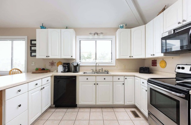 Semi-Oceanfront w/Heated Pool, Hot tub, Cabana, Ocean Views