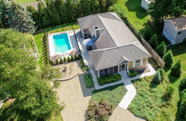 (September Weekends Available!) New Buffalo Home With Private Heated Pool!