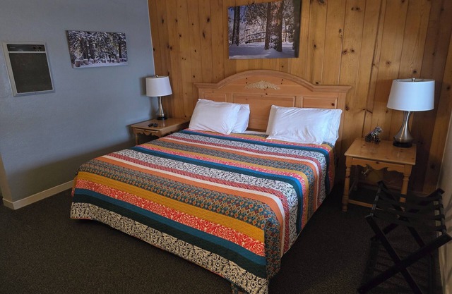 Sequoia Nat. Forrest, Bar & Restaurant , Hotel, Store.nLocated on 4 acres Wi-Fi