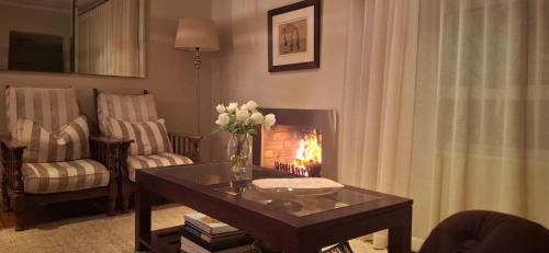 Serendipity - 3 Bedroom home, jacuzzi & inside barbecue