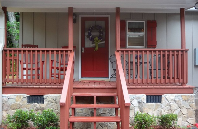 Serendipity Studio: Charming NC Mountainside Cabin @ Roaring River Vineyards