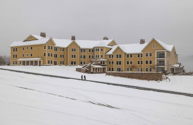 Serene 1-BR Ski-In/Ski-Out Retreat on Okemo Mtn.