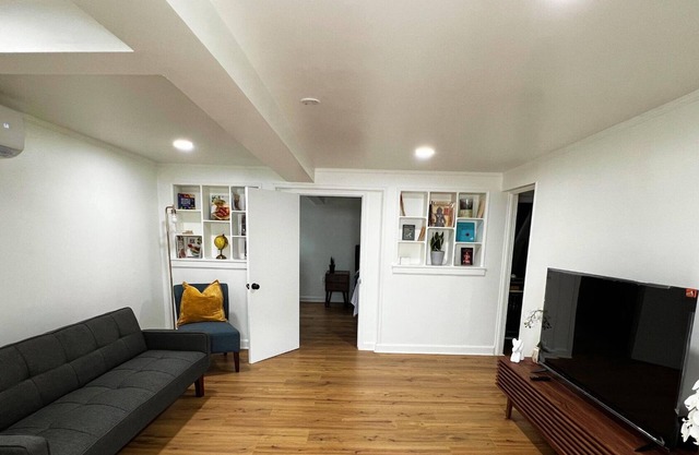 Serene 2 bdr 3 bed Home! 15 Mins! from NYC