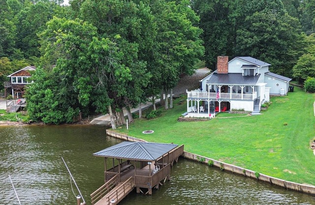 Serene 3-bedroom lakefront house on High Rock Lake, Lexington NC