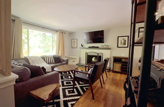 🏔️ Serene 4BR Retreat w/Outdoor Dining, Gym, Workstation & Modern Comforts