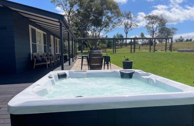 Serene bush cottage with an outdoor spa
