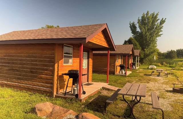 Serene Cabin w/Paddle Boats, Kids Activities & Fishing Pond, Ideal for Families