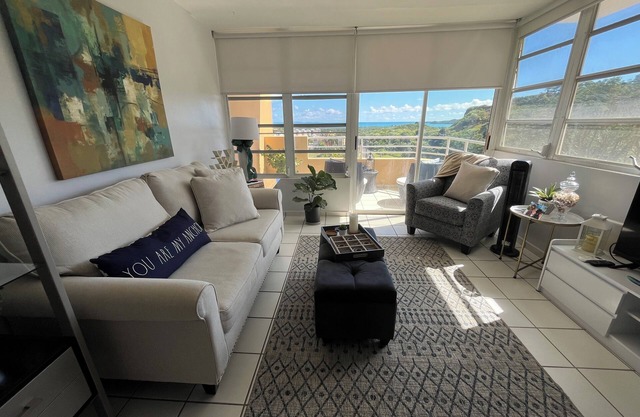 Serene Coastal Getaway with Amazing Ocean View