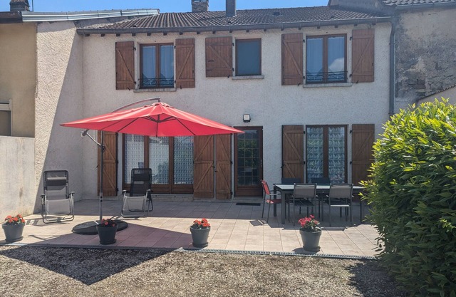 Serene Getaway: Spacious Home with Terrace, Near Nature & Historical Sites