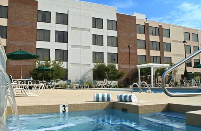 Serene Getaway: 2 Family-friendly Units Near Rocky Mount City Lake!