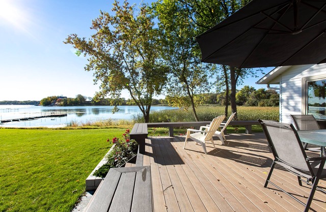 Serene Lakefront Home On Lake Minnetonka
