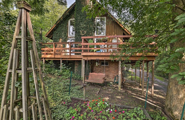 Serene Lodi Escape w/Deck: Boat, Hike & Sip!