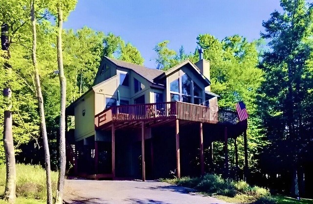 Serene Pet Friendly Cabin w/Resort Perks in Heart of WV Hike/Fish/Bike/Ski