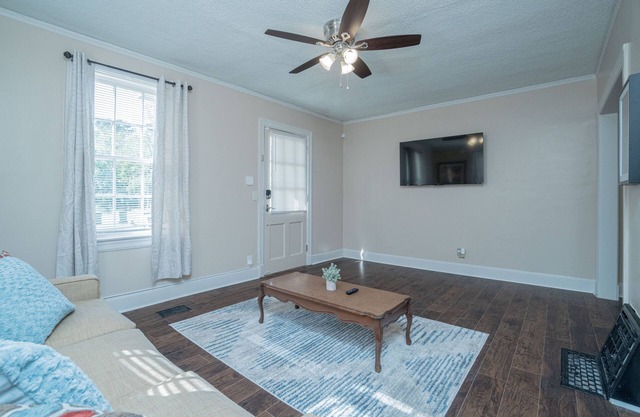 Serene Retreat: Charming 1BR/1BA Apt Close to DT