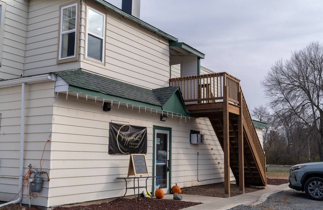 Serene Retreat: Charming Second Story 2-Bedroom 1 Bath Apartment