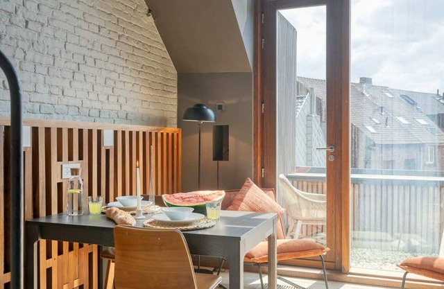 Serene Studio Oasis with Balcony in Ghent