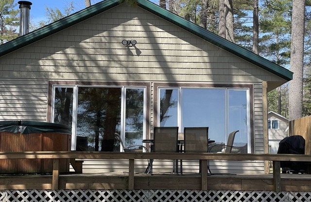 Serenity Beach Haus – Hot Tub & Fire Pit, Near Hiking, Skiing & Snowmobiling