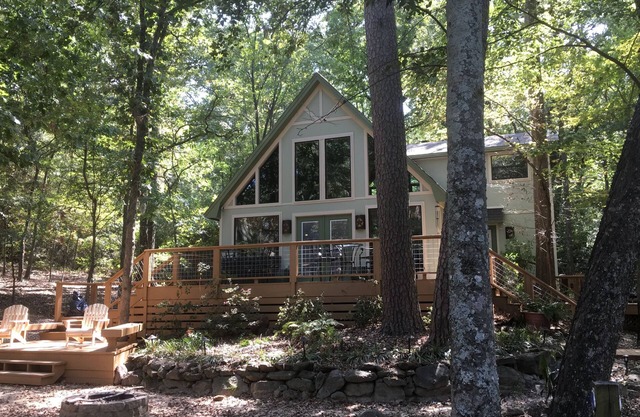 Serenity. Beautiful Lake Cypress Springs Cabin with Boat Slip.