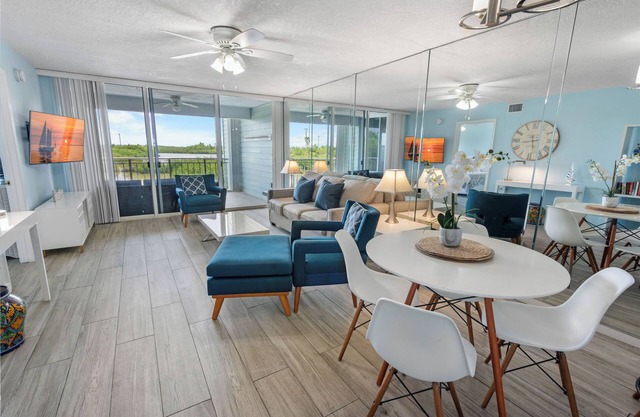 Serenity by the Sea, 2BR/2BA Condo w/Pool at La Brisa across from Smathers Beach