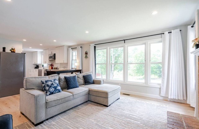 Serenity: Lush 2BR Gem, on 1 acre Silver Spring