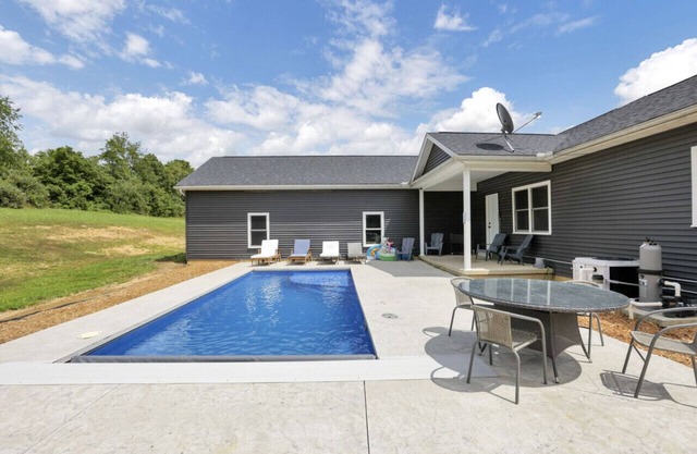 Serenity on Siverly: Outdoor pool and amazing view