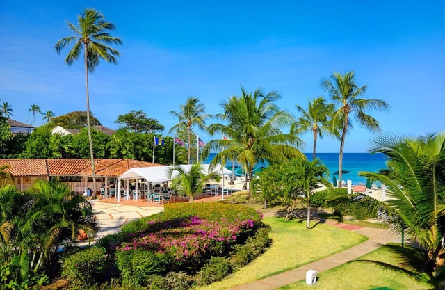 Serenity on the Beach - Glitter Bay Estate 202