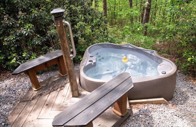 Serenity Ridge Cabin D: Hideaway + Hot Tub