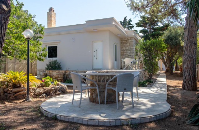 Serenity villa at Sounio, close to the beach
