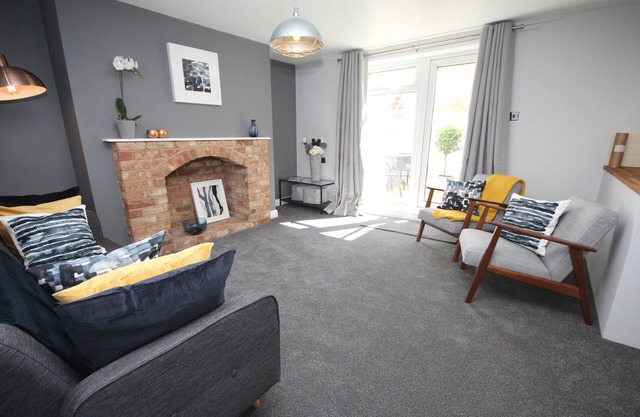 Serviced Courtyard Apartment Close To Centre